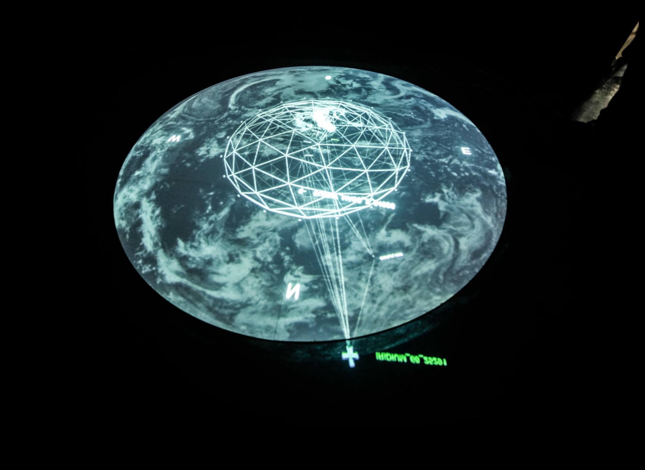 سمفونية النيزك: تنسيق الأصوات المؤثرة للحطام الفضائي