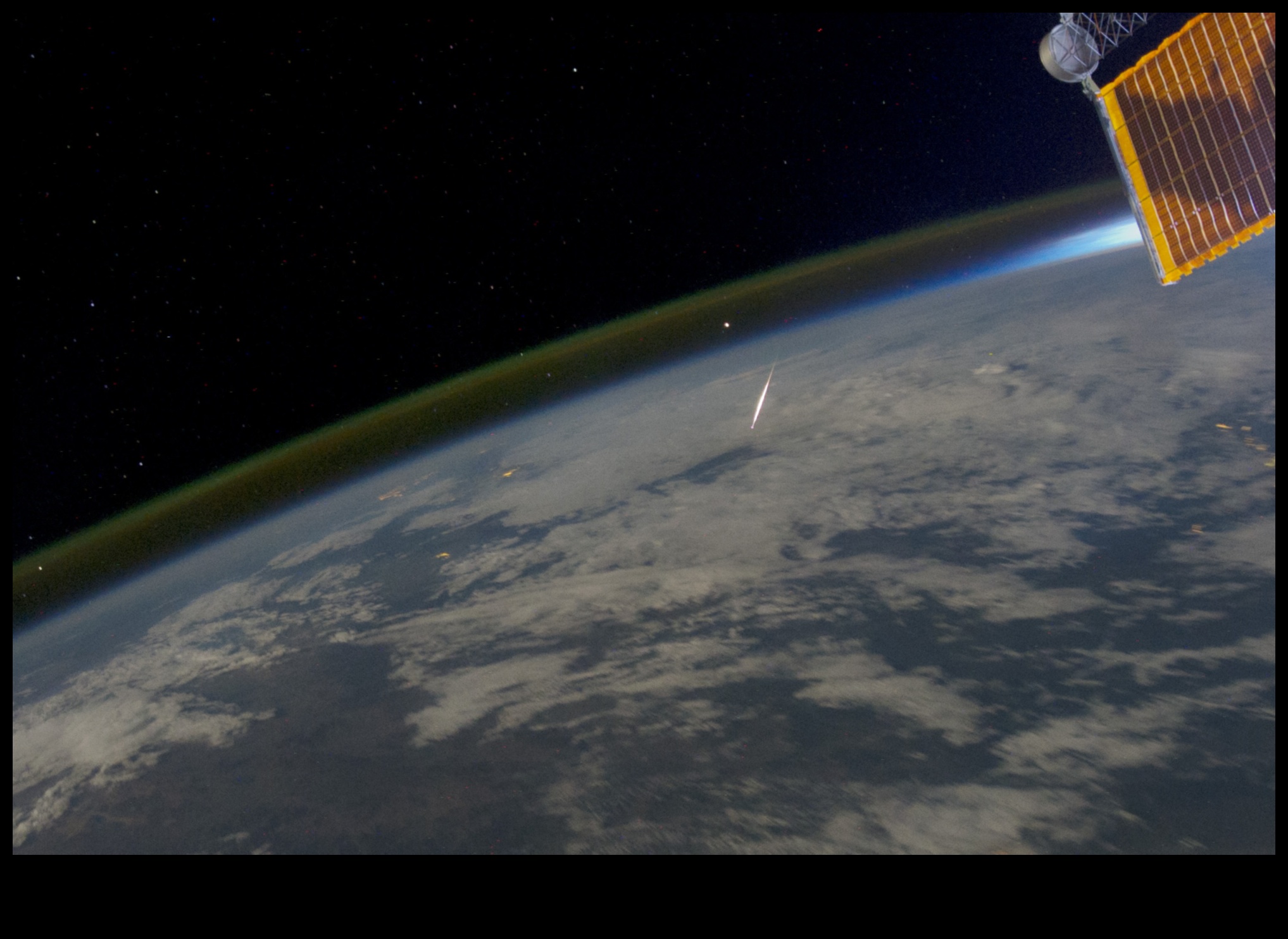 سمفونية النيزك: تنسيق الأصوات المؤثرة للحطام الفضائي