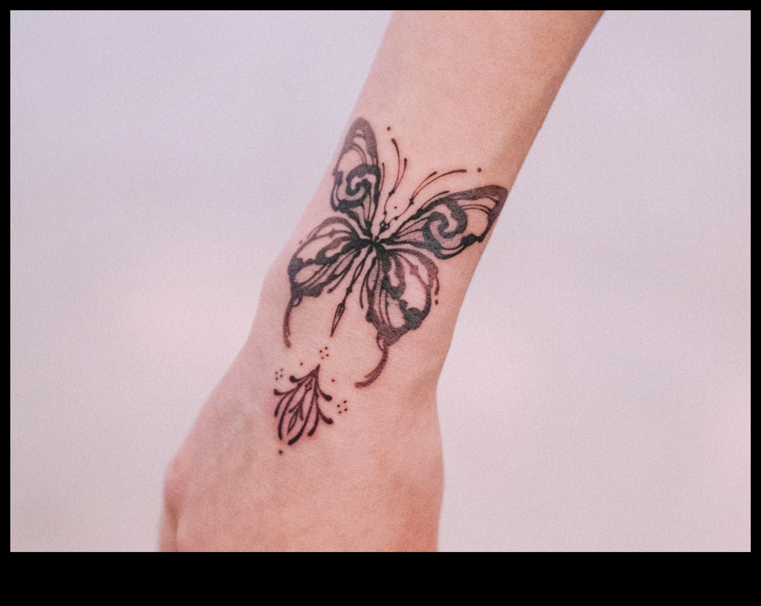 حكايات صغيرة: وشم المعصم يروي قصصًا شخصية