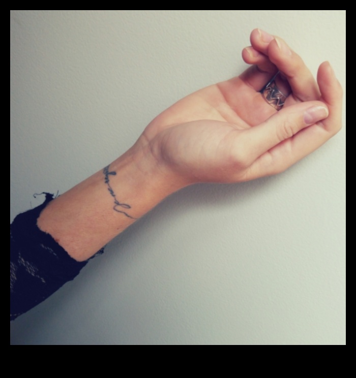 حكايات صغيرة: وشم المعصم يروي قصصًا شخصية